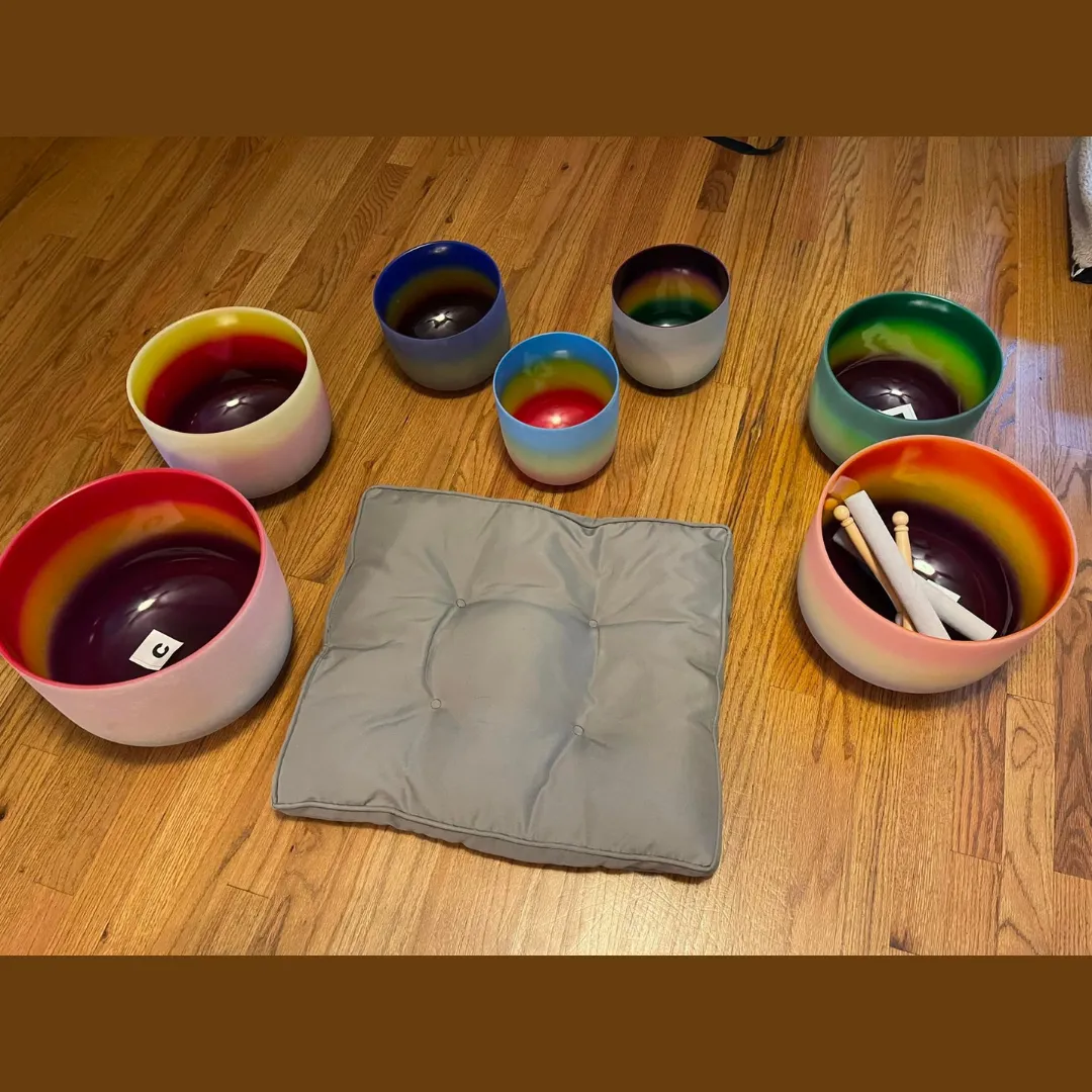7 Rainbow Ombre Colored Quartz Crystal Singing Bowl - Chakra Set   2 FREE Carrying Cases