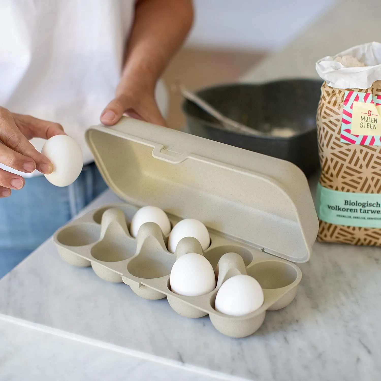 Koziol EGGS TO GO Egg Box, 10 Eggs, Storage Box with Clip Closure, Egg Container for Fridge, Plastic Egg Storage Box, Egg Box, Organiser, Natural Desert Sand