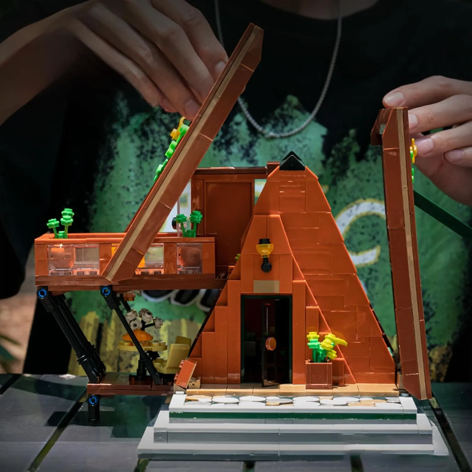 Mountain A-Frame Cabin Building Block Set, Collectible Display Building Kit, 1028pcs for Building Enthusiasts, Christmas and New Year Gift for Adults