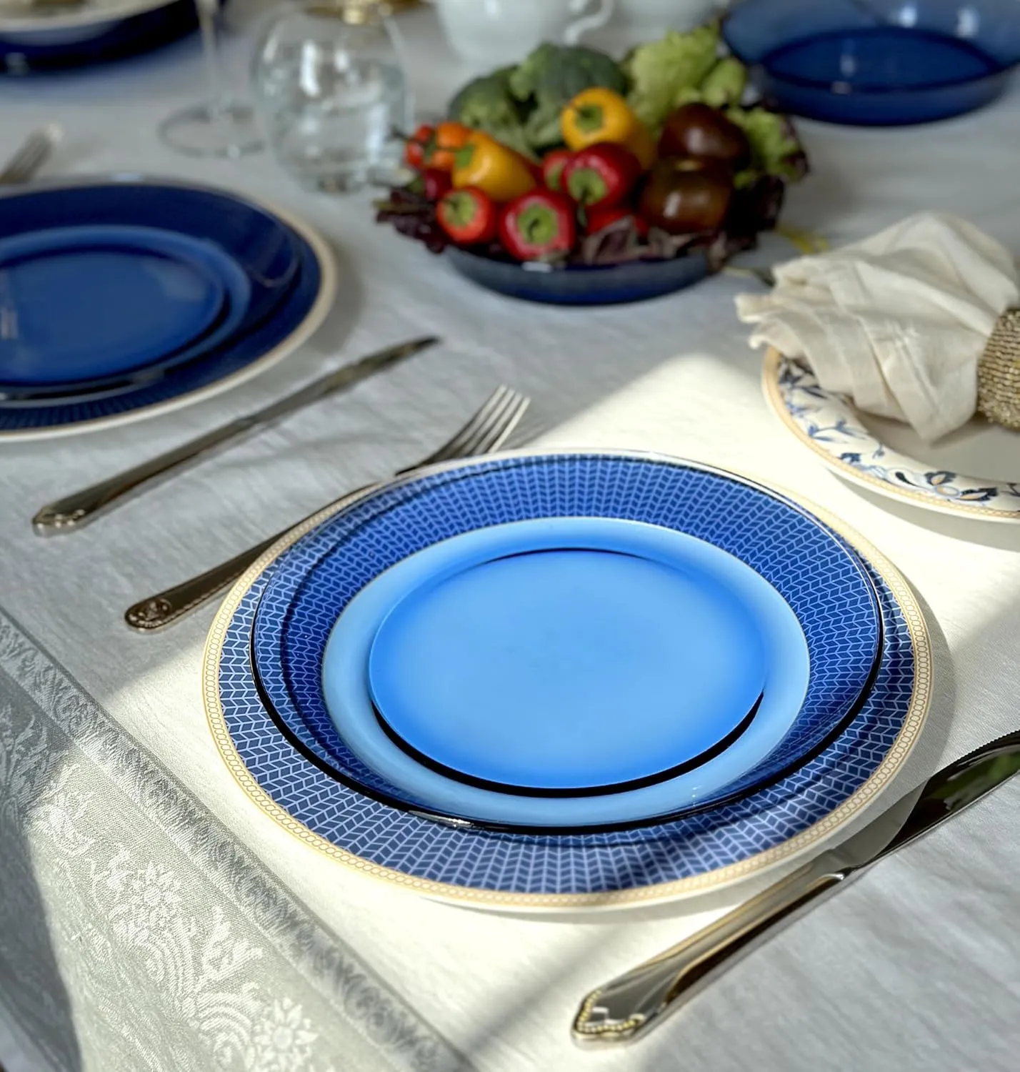 STPGoods 4 Pack Glass Dessert Plates - 9-Inch Blue Glass Eating Plates, Circular Glass Dinnerware for Salad, Cake, Appetizer, Round Serving Dishes for Kitchen, Microwave and Dishwasher Safe