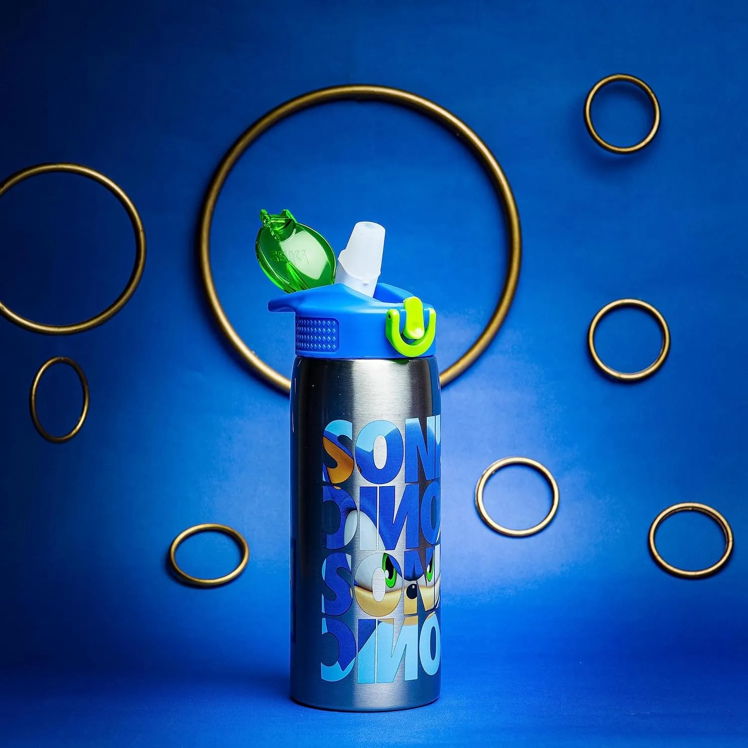Zak Designs Sonic the Hedgehog Water Bottle for Travel and At Home, 19 oz Vacuum Insulated Stainless Steel with Locking Spout Cover, Built-In Carrying Loop, Leak-Proof Design (Sonic)